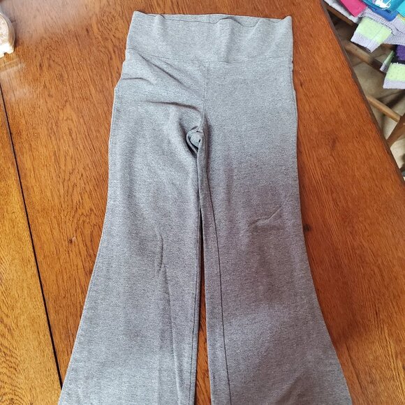 Girls size 4/5 Flare leg yoga pant Danskin brand - Picture 1 of 6